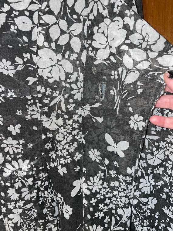 70s Vtg Black & White Floral Cotton Gauzy Sheer K… - image 9