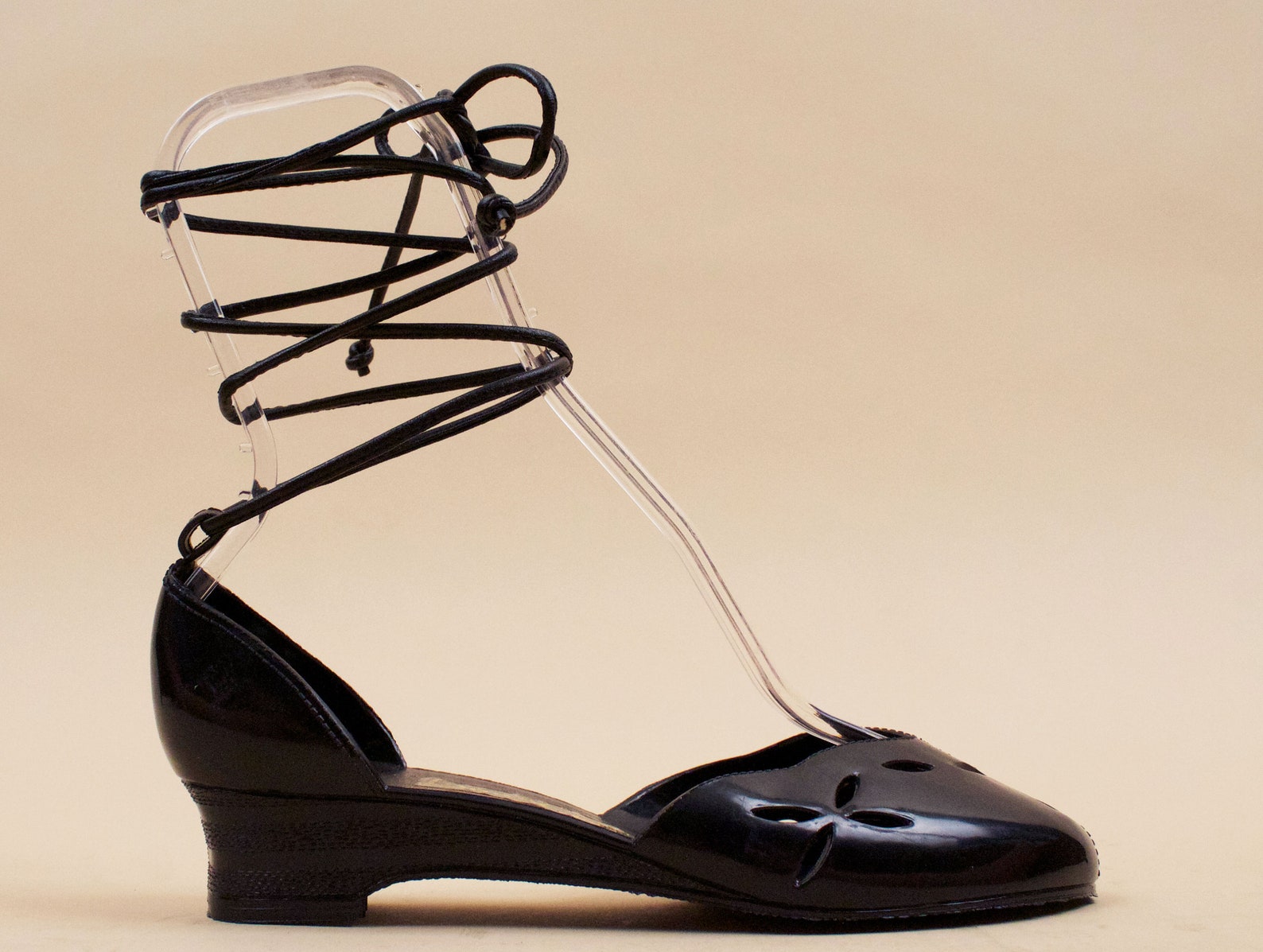 80s does 50s vtg rare deadstock qualicraft jet black jelly lace up ballet slipper sandal / cut out wedge comfy flat shoe 7 6.5 e