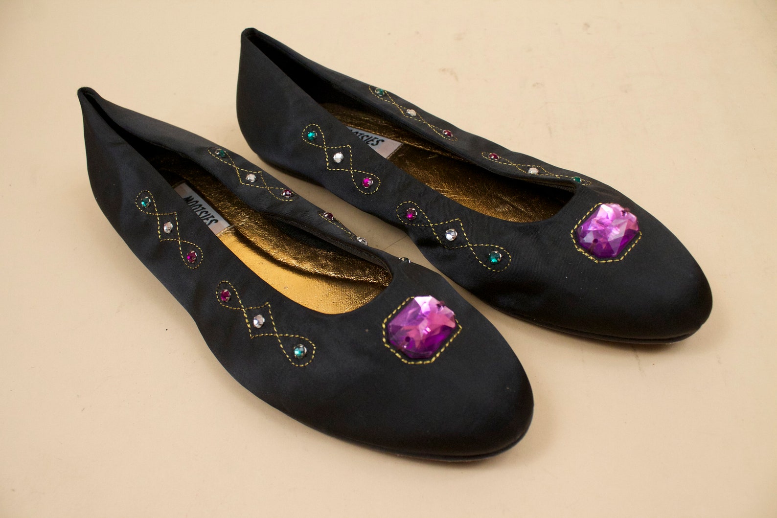 80s vtg jewel toe embroidered black satin ballet slipper flats / mootsie tootsie new wave casual slip on gem tone shoe 8.5 8 eu 80s vtg jewel toe embroidered black satin ballet slipper flats / mootsie tootsie new wave casual slip on gem tone shoe 8.5 8 eu