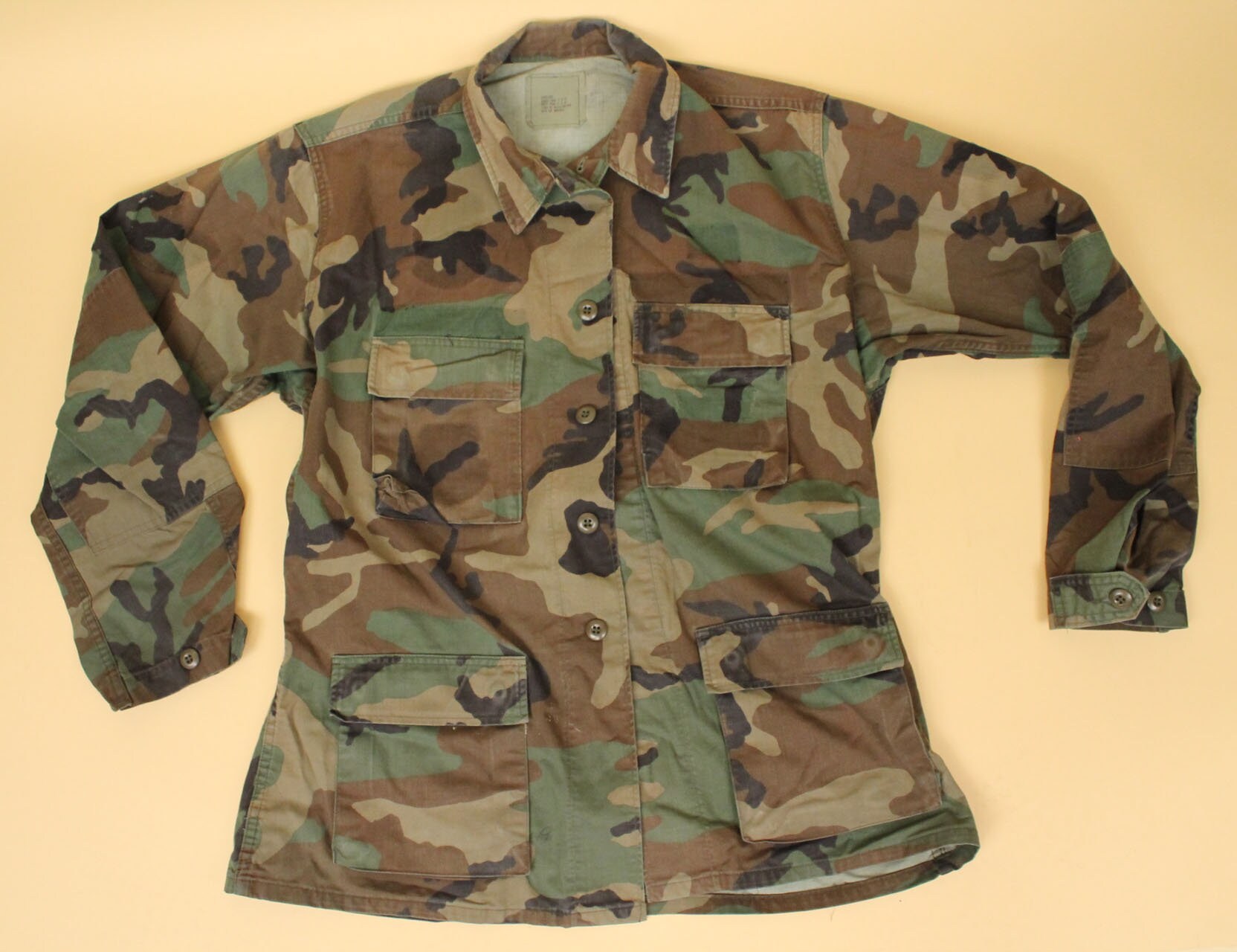Chaqueta de camuflaje militar botón de manga uniforme militar, bosque,  botón, bolsillo, ropa de calle png