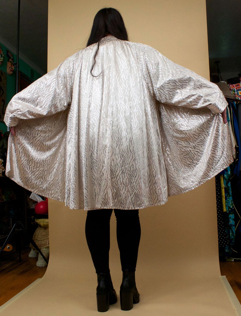 80s Vtg Lam\u00e9 Silver Tiger Stripe Wet Look Metallic White Satin Button Up Swing Cut Trench Coat Glam Punk Disco Plus Size 18 20 22 24 26
