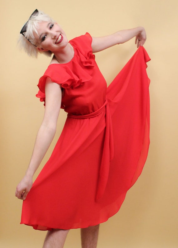 70s 80s Vtg Bright Red Ruffle Collar Knee Length … - image 3