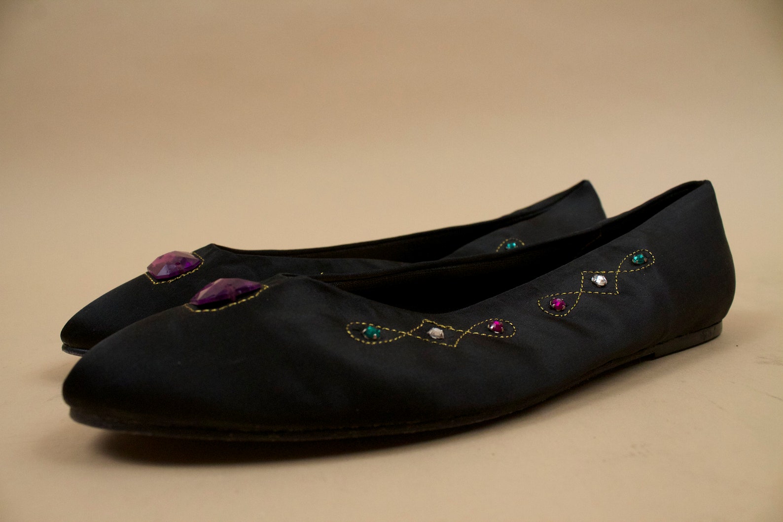 80s vtg jewel toe embroidered black satin ballet slipper flats / mootsie tootsie new wave casual slip on gem tone shoe 8.5 8 eu 80s vtg jewel toe embroidered black satin ballet slipper flats / mootsie tootsie new wave casual slip on gem tone shoe 8.5 8 eu