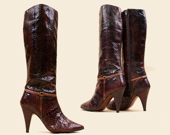 70s 80s Vtg Genuine Snakeskin Russet Brown Knee High Boots Designer Almond Toe Spike High Heel Equestrian Harness Spur US 6 EU 36