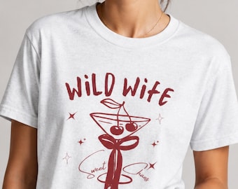 Maglietta Wild Wife per addio al nubilato - Maglietta Sweet Chaos - Maglietta Wild Wild Wife per addio al nubilato - Maglietta Edgy Cocktail Aesthetic