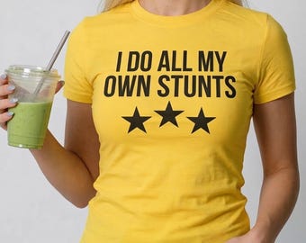 Maglietta "I Do All My Own Stunts" - Maglietta gialla "I Do All My Own Stunts" - Maglietta grafica divertente - Maglietta regalo comica e umoristica