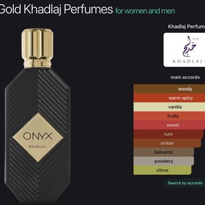 Peut inclure: Un flacon de parfum Onyx Gold Khadlaj noir avec un bouchon dor&eacute; et une &eacute;tiquette dor&eacute;e. L'&eacute;tiquette indique "ONYX" et "KHADLAJ". L'image comprend &eacute;galement une liste des principaux accords, tels que bois&eacute;, &eacute;pic&eacute; chaud et vanille.