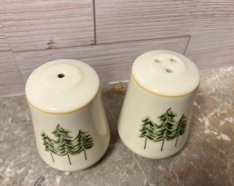 Vintage Merry Brite MBT1 Salt & Pepper Shaker Set. Excellent condition!