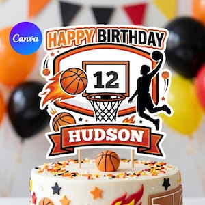 Puede incluir: Un adorno para tarta con temática de baloncesto que incluye el texto HAPPY BIRTHDAY y HUDSON, una canasta con el número 12 y la silueta de un jugador encestando. El diseño presenta balones de baloncesto naranjas y gráficos de llamas.