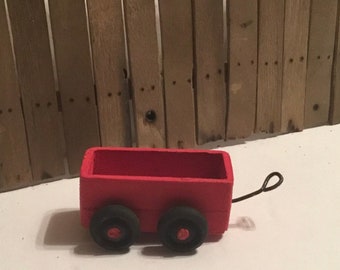 Miniature Little Red Wagon 1:12 Scale Dollhouse Diorama Moving Wheels Toy Wagon