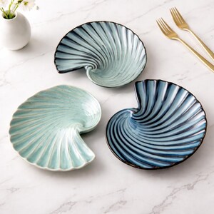 Ceramic Shell Plate – Coastal Serving Dish for Appetizers, Seafood & Decorative Tableware
