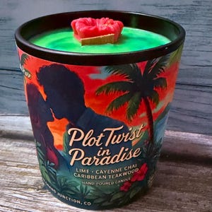 Plot Twist in Paradise Candle: En doft av soldränkt romantik
