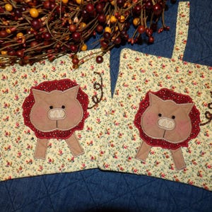PIGS Piggies Piglets Hogs Little Oinkers Quilted Potholders Hot Pads Trivets Coasters Country Kitchen Farmhouse Barnyard Kitchen Decorations