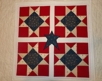 QUILT Scrappy Patchwork Americana USA Patriotic Stars Decorative Table Topper Hot Pad Scatter Mat