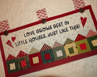 Love Grows Best in Little Houses - Prim Little Christmas HOUSES Skinny Quilt Wall Hanging Door Greeter Holiday Decoration