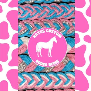 Op de afbeelding: Een rustiek houten bord met de tekst "Welcome to our home" in witte letters. Het bord heeft een verweerde afwerking en een eenvoudig, uitnodigend ontwerp, ideaal voor entree decoratie.