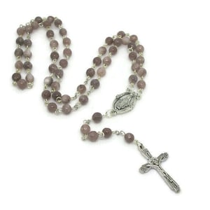 Rosaire en pierre brun clair