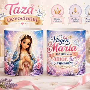 Puede incluir: Una taza de cerámica blanca con un diseño devocional. Un lado presenta una ilustración de la Virgen María rodeada de flores. El otro lado tiene el texto "La Virgen Maria me guía con amor, fe y esperanza."