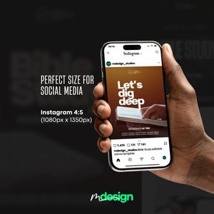 K&ouml;nnte beinhalten: Ein Smartphone zeigt einen Instagram-Beitrag mit dem Text "Let's dig deep" &uuml;ber einem Bild eines Buches. Das Telefon wird in einer Hand vor einem dunklen Hintergrund gehalten. Der Beitrag stammt von "mdesign_studios" und ist eine Bibelstudienvorlage.