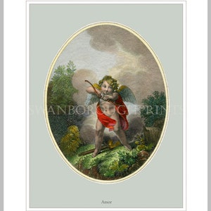 Peut inclure: Une illustration vintage de Cupidon, le dieu romain de l'amour, tenant un arc et une fl&egrave;che. Il est repr&eacute;sent&eacute; comme un ch&eacute;rubin ail&eacute; avec une ceinture rouge et une aur&eacute;ole dor&eacute;e. L'image est plac&eacute;e sur un fond de ciel nuageux avec un paysage verdoyant luxuriant. Le texte "Amor" est &eacute;crit sous l'image.
