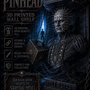 Op de afbeelding: Een 3D-geprint wandrek met een buste van Pinhead uit Hellraiser, met de tekst "PINHEAD" en "HELLRAISER". De afbeelding bevat een puzzelbox, kettingen en de zin "WE HAVE SUCH SIGHTS TO SHOW YOU."