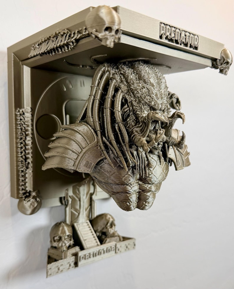 Alien Vs Predator Hunter AVP Like 5x5 Metallic Finish Wall Shelf ...