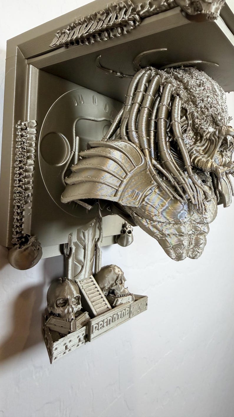 Alien Vs Predator Hunter AVP Like 5x5 Metallic Finish Wall Shelf ...