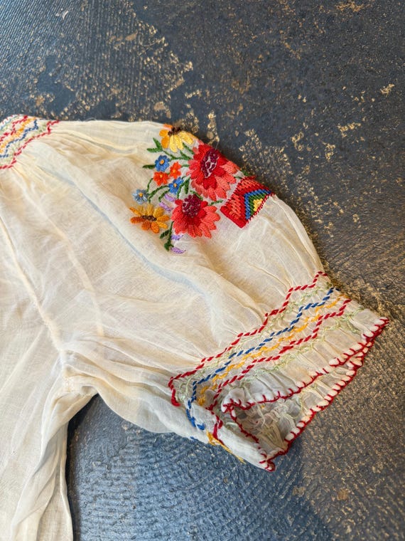 Vtg Hungarian Embroidered Blouse w/smocking - image 9