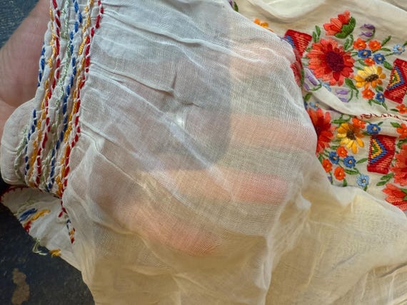 Vtg Hungarian Embroidered Blouse w/smocking - image 5