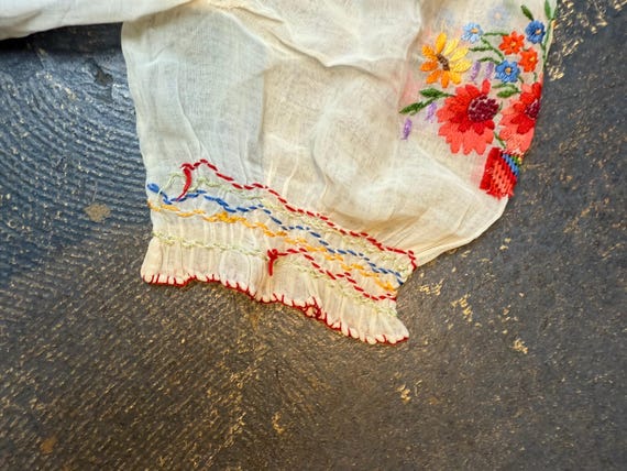 Vtg Hungarian Embroidered Blouse w/smocking - image 4