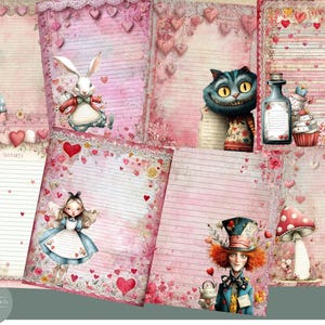 Puede incluir: Una colección de papelería con temática de Alicia en el País de las Maravillas, con ilustraciones del Sombrerero Loco, el Gato de Cheshire, el Conejo Blanco y Alicia. Los diseños incluyen fondos rosas, corazones, encajes y tazas de té.