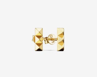 Pyramid Bar Studs
