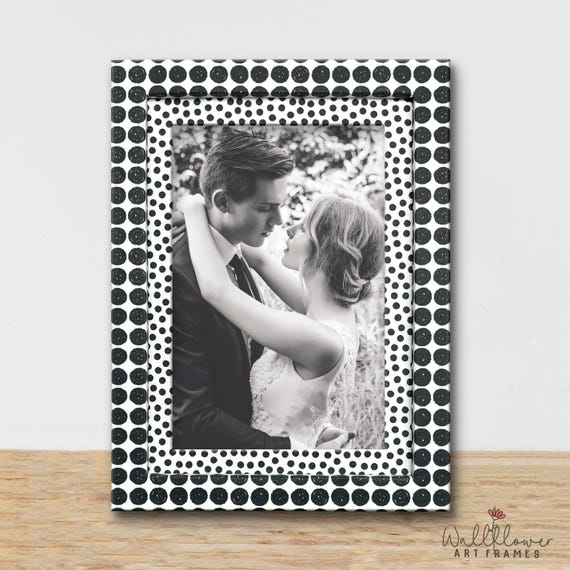 Handcrafted Polka Dot Picture Frame – Black & White Wood Decor for 5x7/4x6 Photos