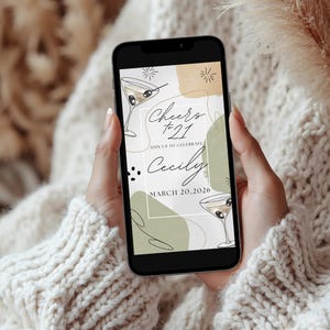 Puede incluir: Un teléfono inteligente muestra una invitación digital para una celebración de cumpleaños número 21. La invitación presenta ilustraciones de martinis, formas abstractas en beige y verde, y el texto "Cheers to 21" y "Cecily, March 20, 2026".