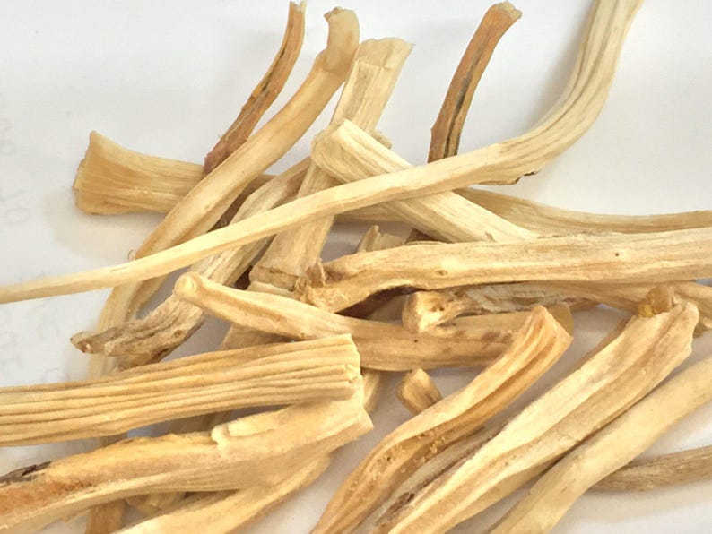 May include: Close-up of a pile of dried, light beige plant stems. The stems have a rough texture and varying shades of tan and brown. Some stems are curved, while others are straight. The image is well-lit, highlighting the natural details.