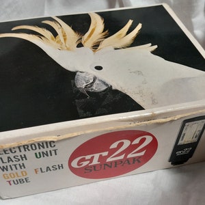 Sunpak GT22 Electronic Flash Unit with Gold Flash Tube, in box, working.