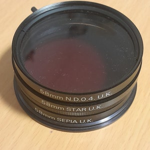 Set von vier 58 mm Kamerafiltern in Olympus Tasche