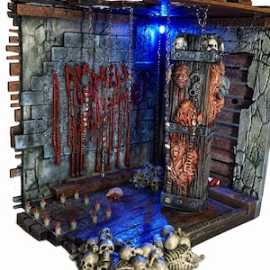 HELLRAISER CUSTOM DIORAMA -- 1/10 schaal display podium -- Ledverlichting en echte kettingen -- Ideaal voor 7" actiefiguren -- Handgemaakte horrorfilm