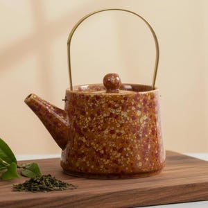 Handgemaakte keramische theepot | Roodgouden spatglazuur, messing handvat, losse waterkoker