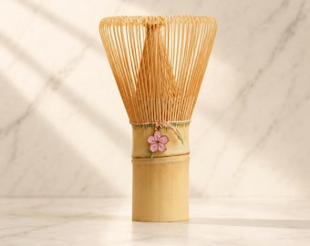 Batidor de matcha de bambú con adorno de flor de cerezo – Espumador de chasen japonés
