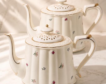Ceramiczny czajniczek w stylu vintage z kwiatowym wzorem i złotymi wykończeniami – ręcznie malowany czajniczek w stylu rustykalnym