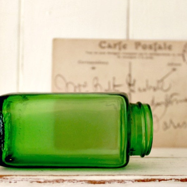 Vintage Grün-Glas-Flasche mit Deckel