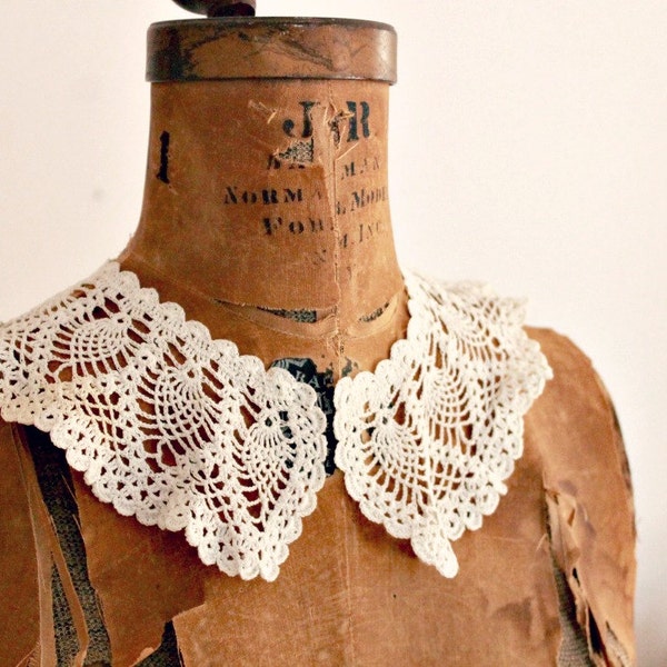 Mercato delle pulci di vintage pizzo Crochet collare Parigi