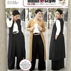 Könnte beinhalten: Simplicity Schnittmuster 8177 AA mit einer Frau, die eine lange Weste, Hose und einen langen Mantel modelliert. Das Muster enthält die Größen 36-44. Das Mimi G Style Muster ist in den USA entworfen und gedruckt.