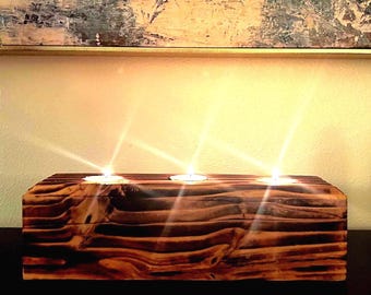 Handgemaakte theelichthouder van gebrand hout