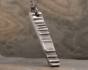 "Boneshaker" Totem Halskette für Männer, Bronze Anhänger, handgemachter Schmuck, Geschenk für Männer oder Jungen