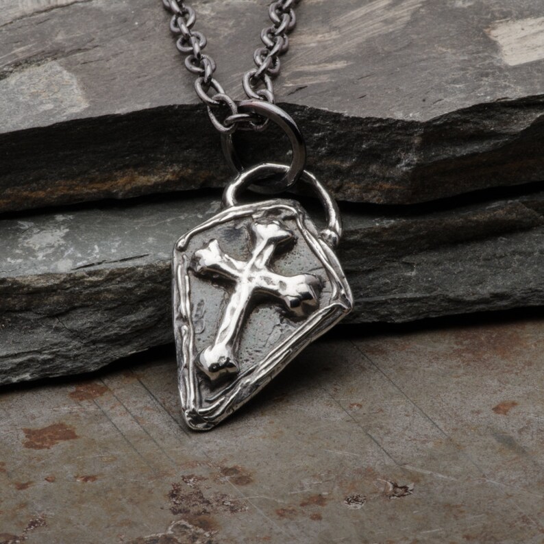 Mittelalterliches Schild Kreuz Medaillon, Herren Sterling Silber Anhänger, rustikales handgemachtes christliches Schmuck Geschenk für Ihn Bild 6