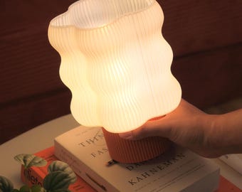 Modern Wavy Table Lamp – Minimalist Ambient Light, Handmade PLA