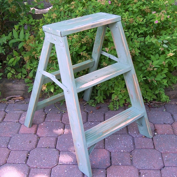 Honey Dew Green Vintage Farmhouse Step Ladder