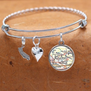 Pulsera de mapa de California / San Bernadino CA / Pulsera de encanto / Joyería de mapa vintage / Regalos de graduación de cumpleaños de dama de honor para ella